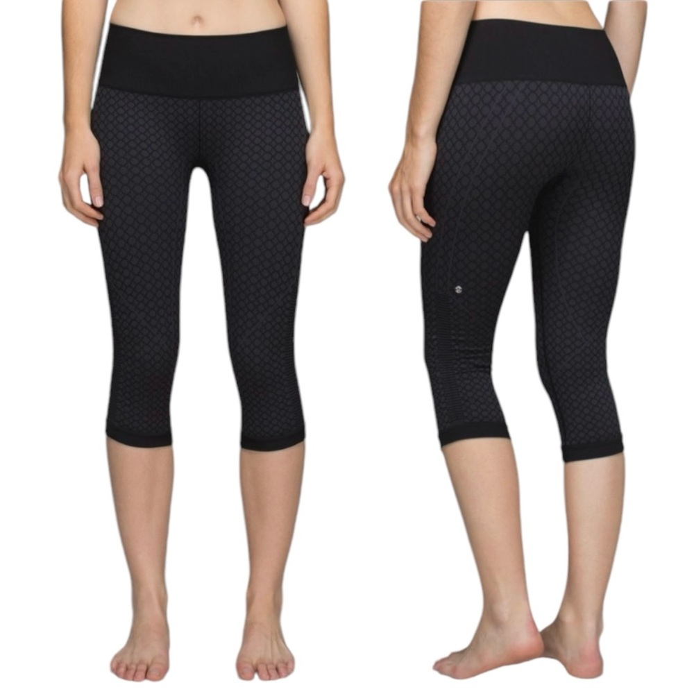 LULULEMON‎ In The Flow Crop II in Diamond Print. Size 8
